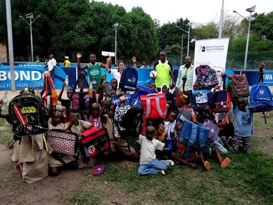 Photo des enfants et du personnel du centre Giriyuja au Burundi