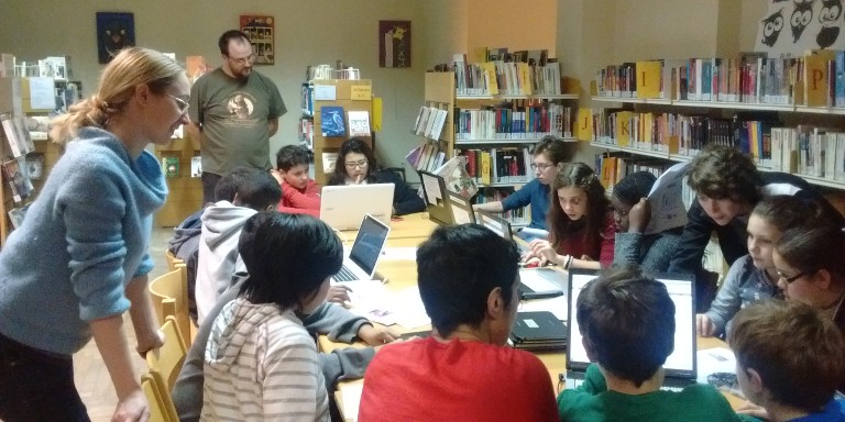 Photo d'enfants participant à un atelier Voyageurs du Code en Belgique