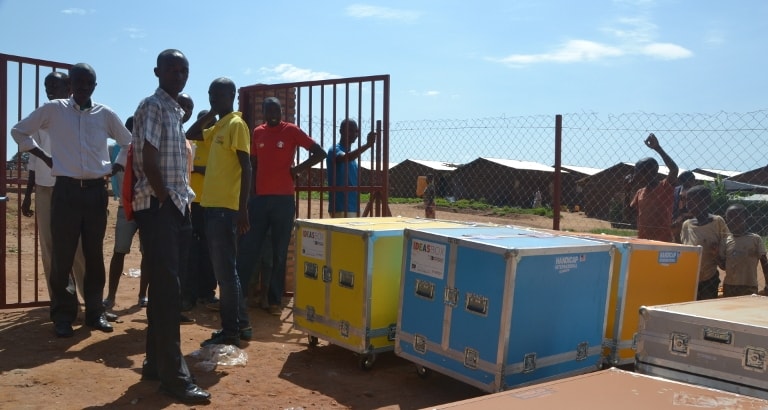 Photo de l'Ideas Box qui arrive au camp de Mahama au Rwanda