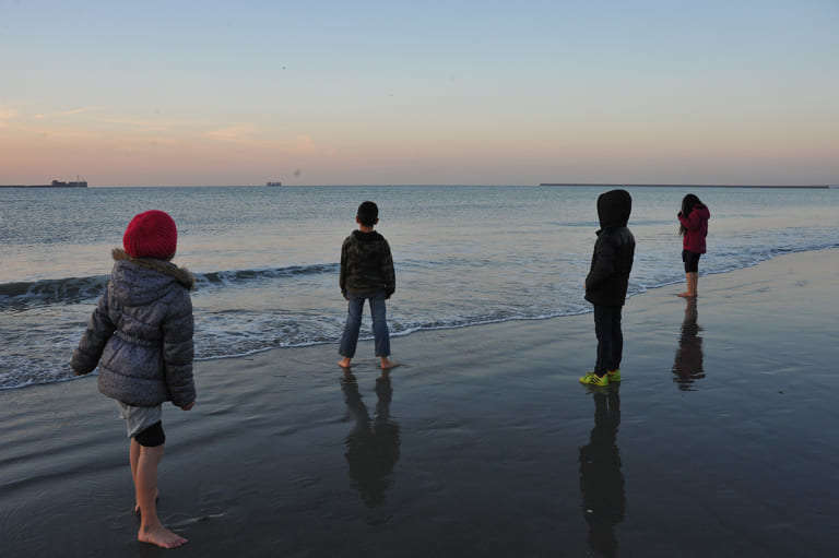 Photo d'enfants en bord de mer