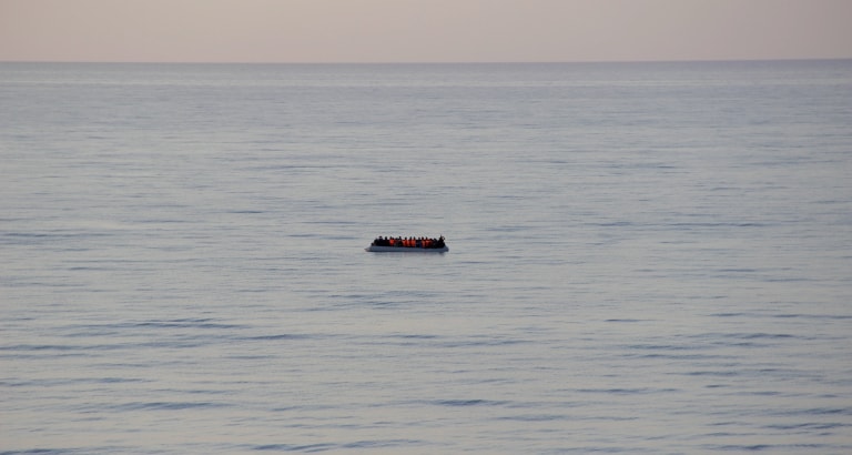 Photo d'un zodiac dans la mer Méditerranée